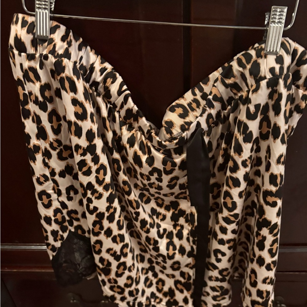133- Torrid 3 silky leopard print PJ set - Picture 2 of 7